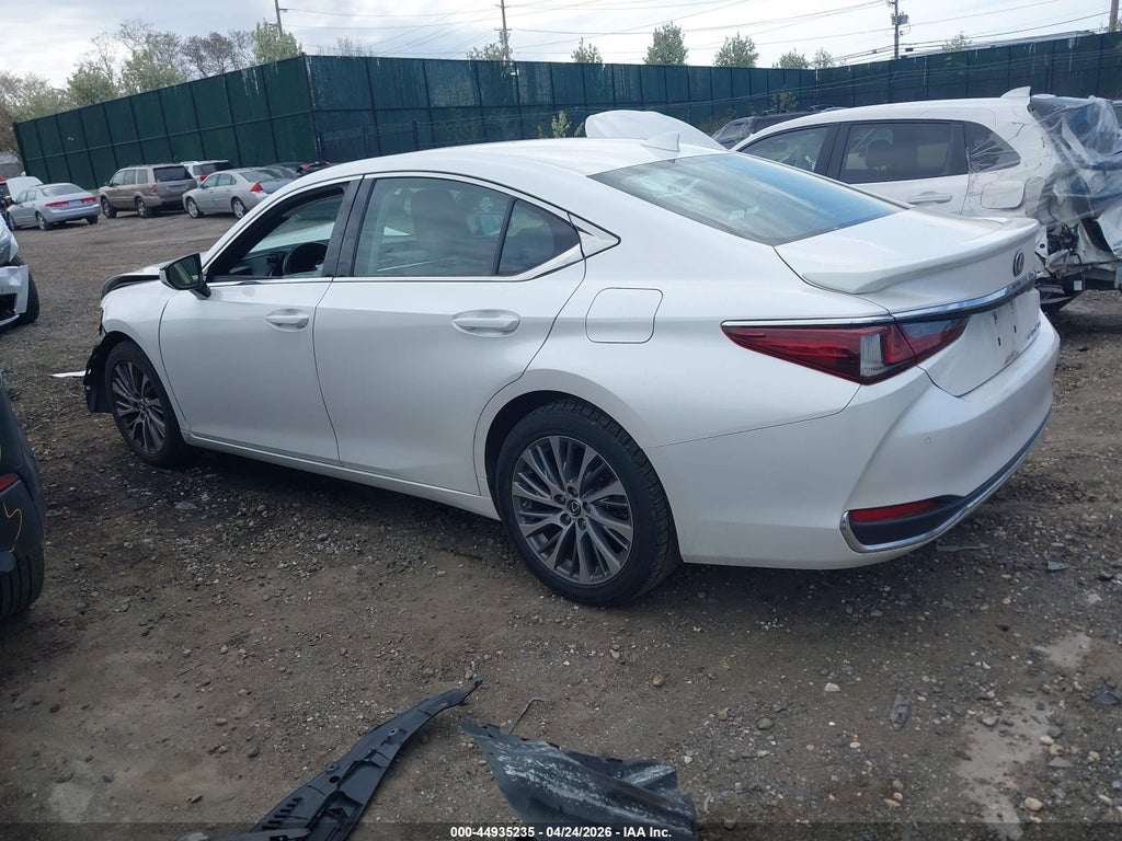 Lexus ES 2021