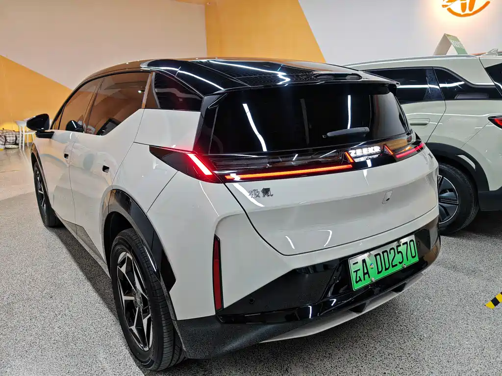 Zeekr X 2025