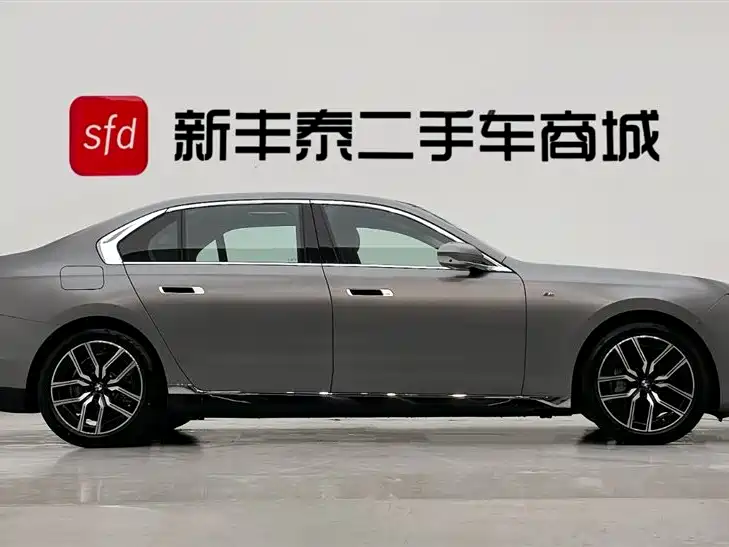 BMW i7 2025