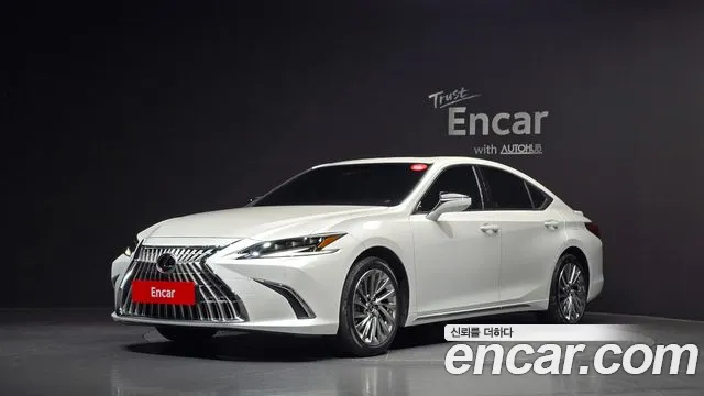 Lexus ES 2025