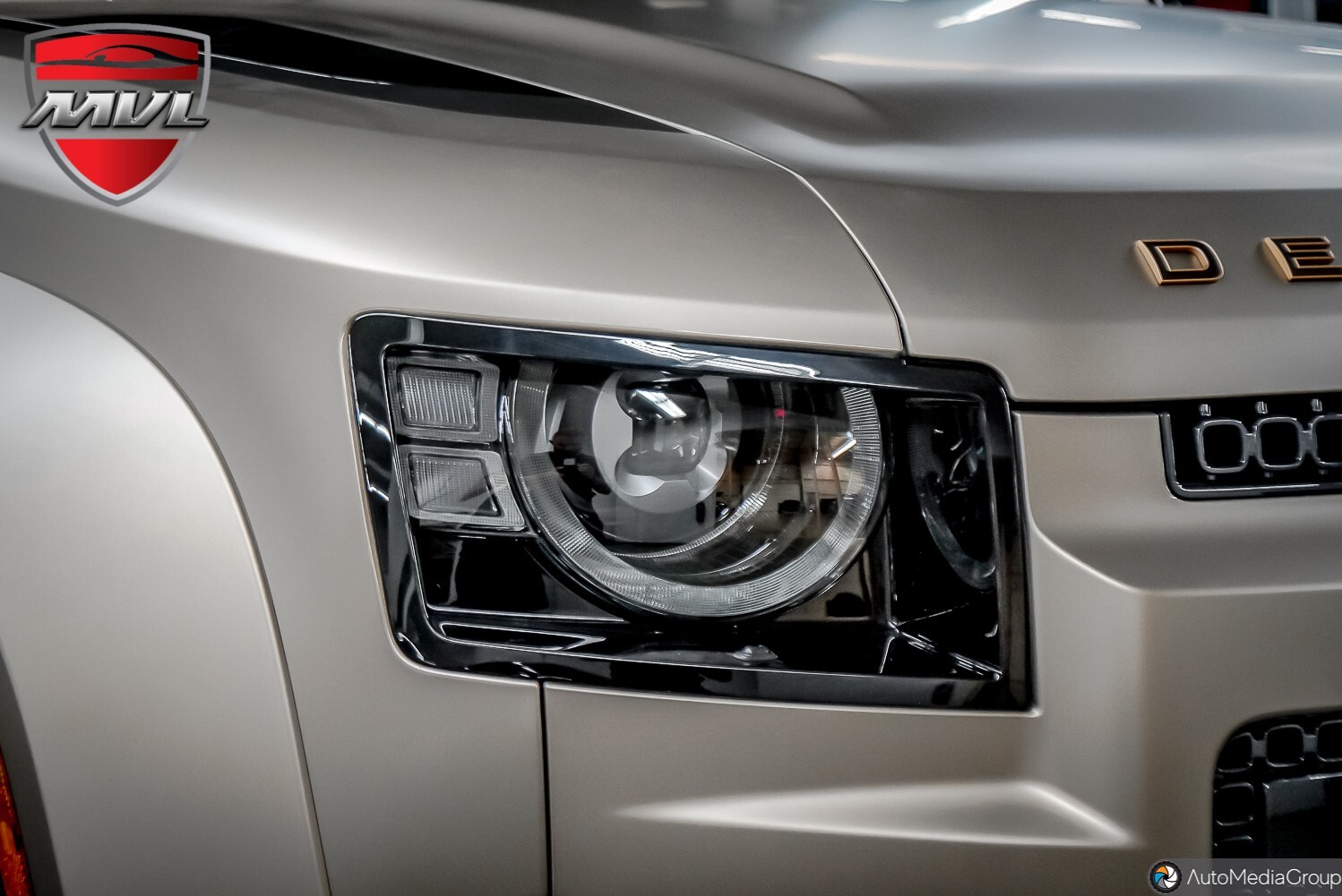 Land Rover Defender 2025