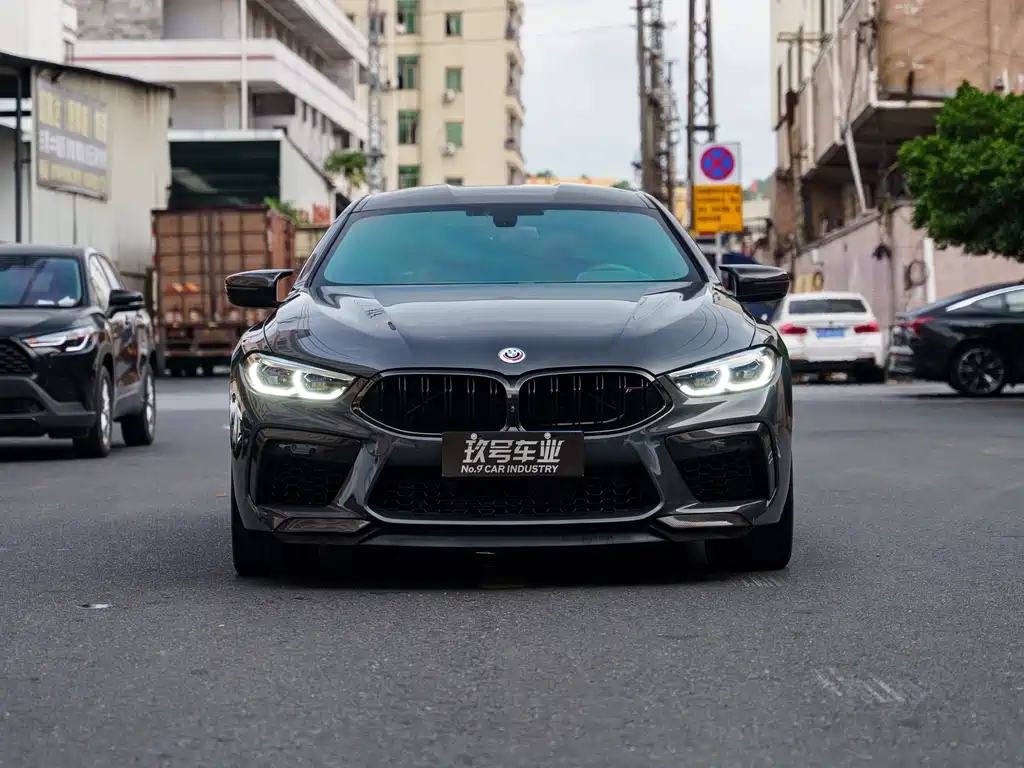BMW M8 2022