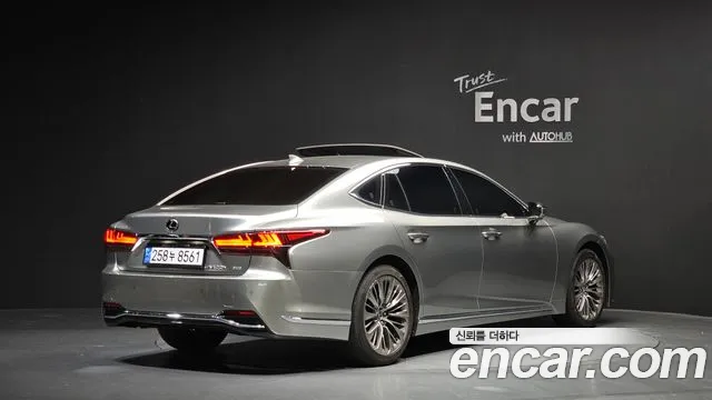 Lexus LS 2023