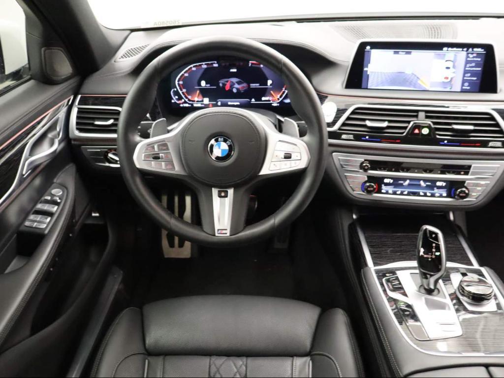 BMW 750 2022