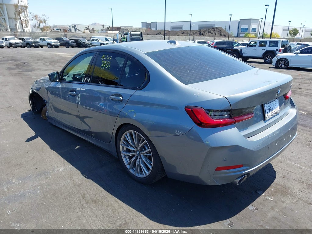 BMW 330 2023