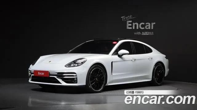 Porsche Panamera 2021