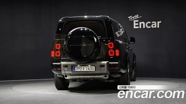 Land Rover Defender 2025