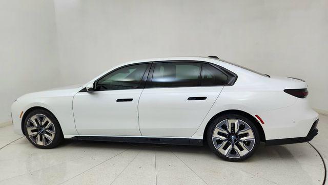 BMW 760 2023