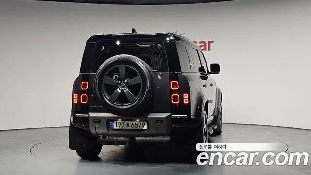 Land Rover Defender 2024