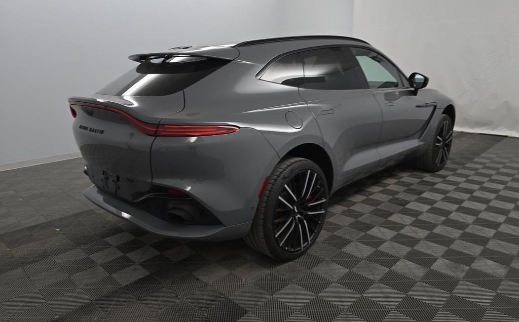 Aston Martin DBX 2023