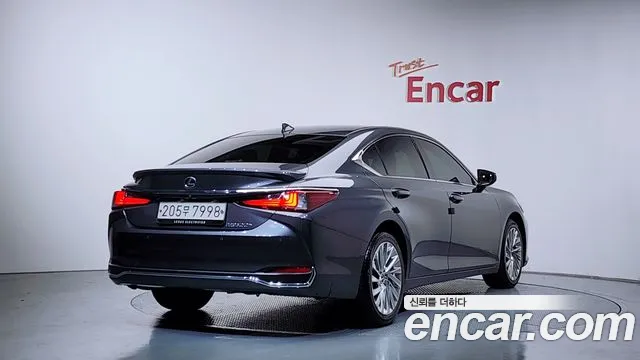 Lexus ES 2023