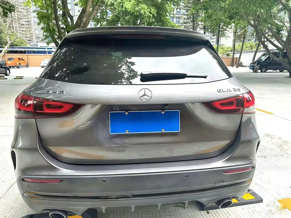 Mercedes-Benz GLA AMG 2021