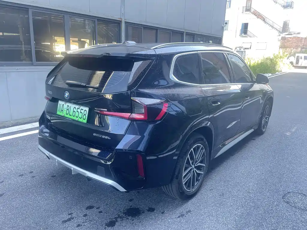 BMW iX1 2024