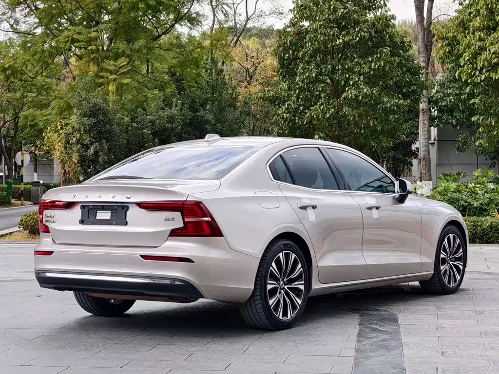 Volvo S60 2022