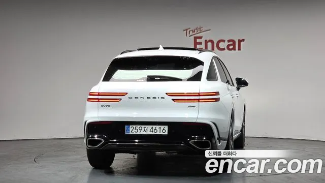 Genesis GV70 2025