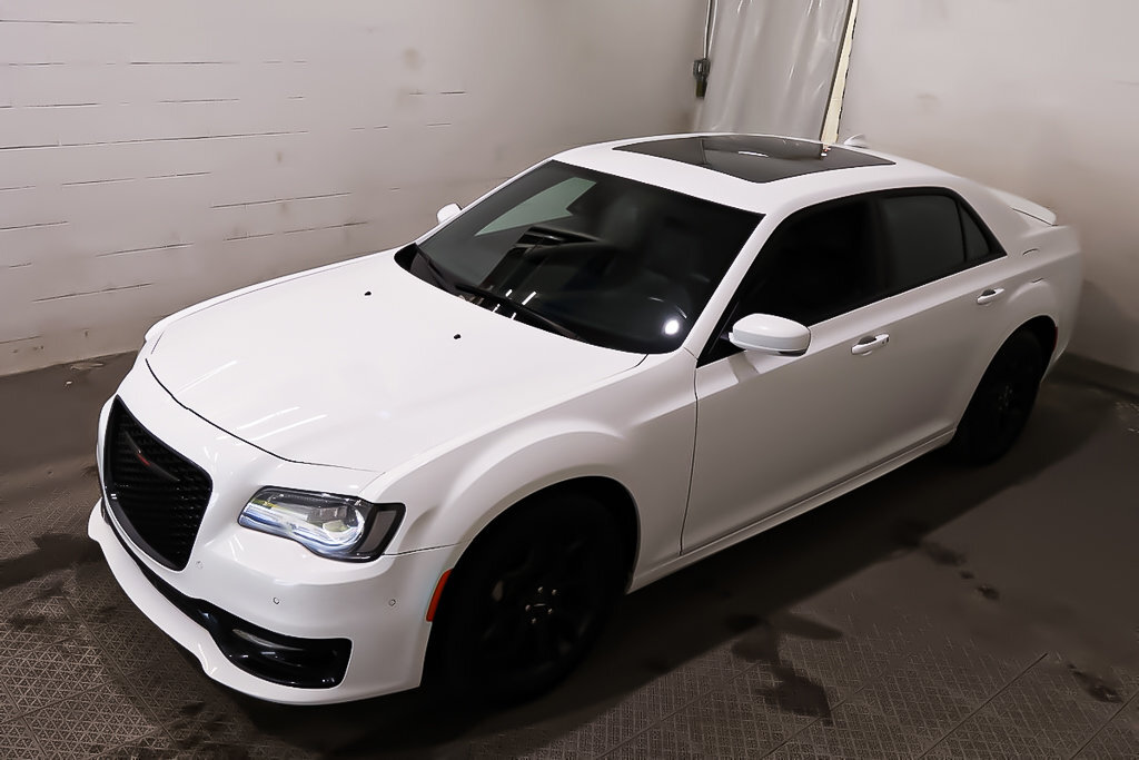 Chrysler 300 2023