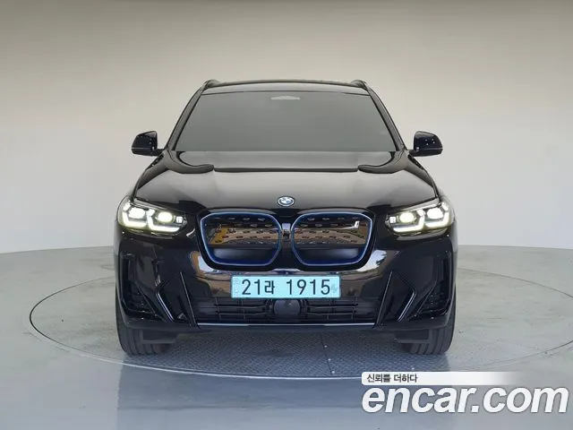 BMW iX3 2025