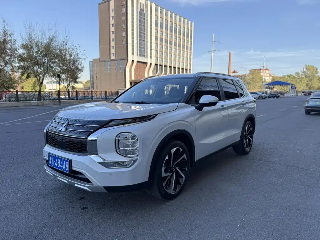 Mitsubishi Outlander 2023
