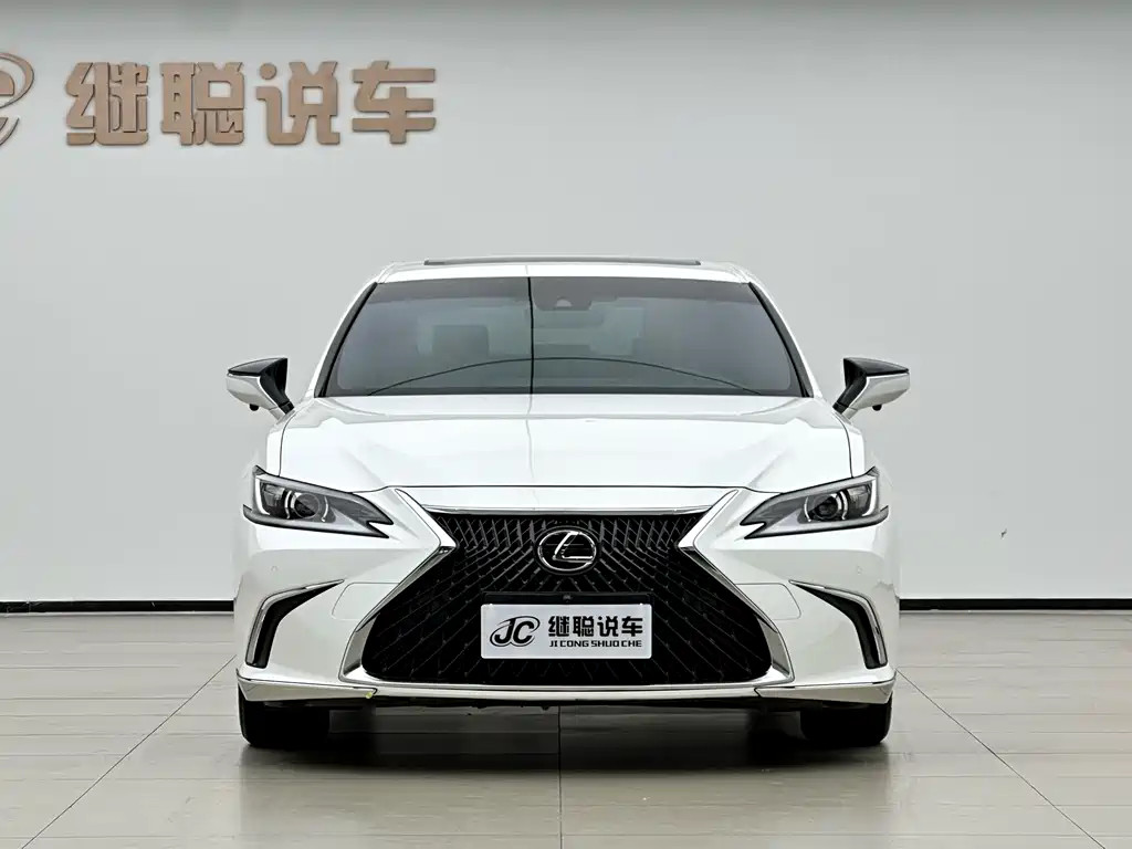 Lexus ES 2021
