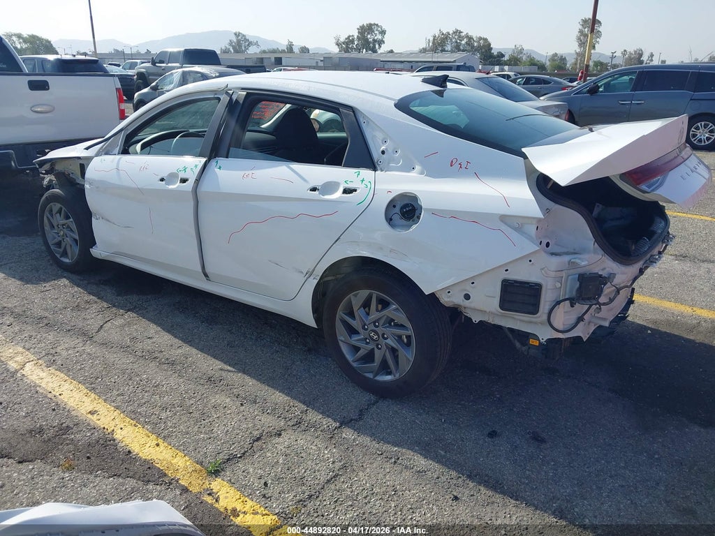 Hyundai Elantra 2025