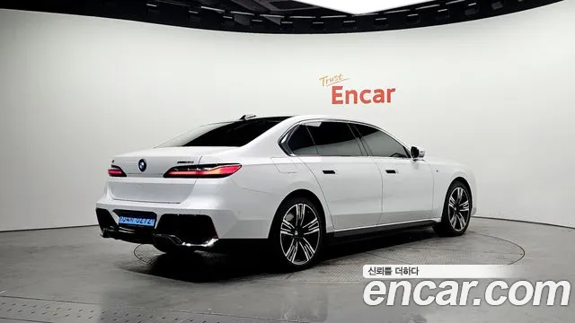 BMW i7 2023