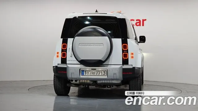 Land Rover Defender 2024