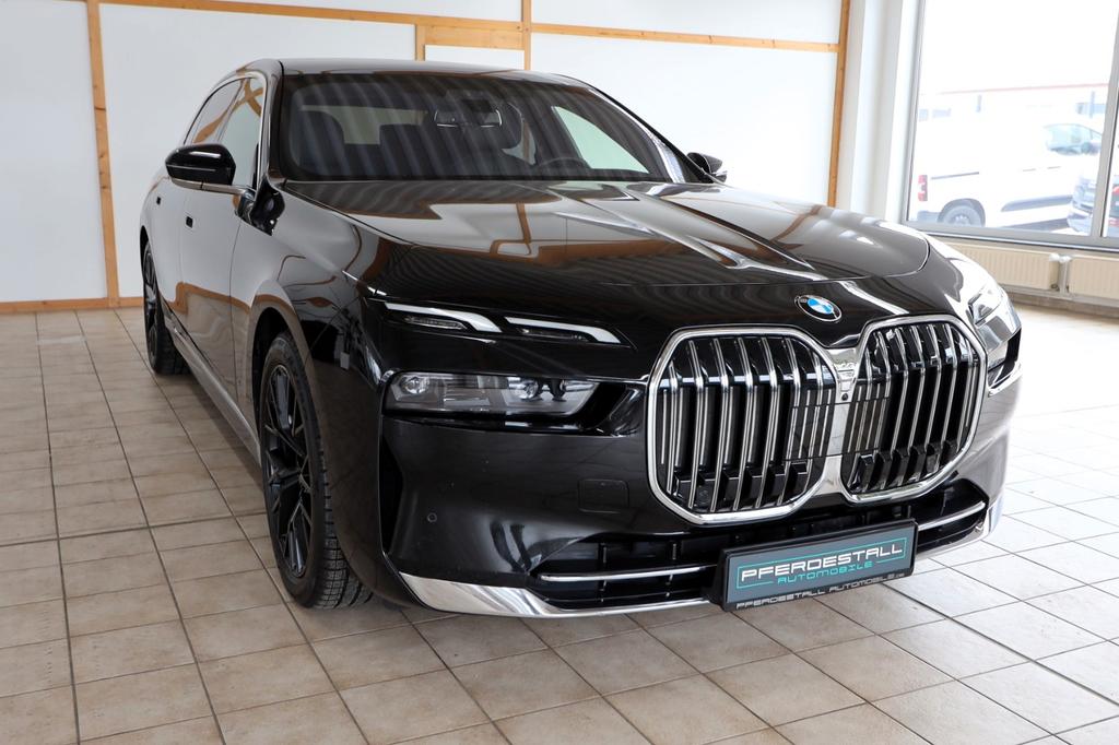BMW 740 2025