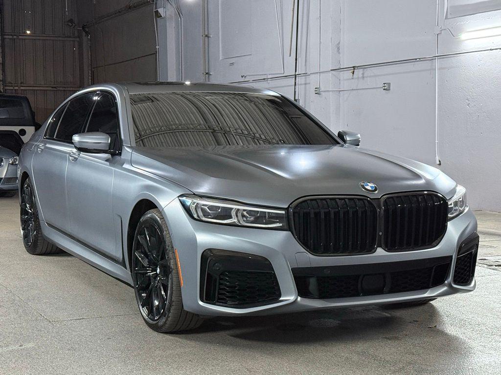 BMW 750 2022