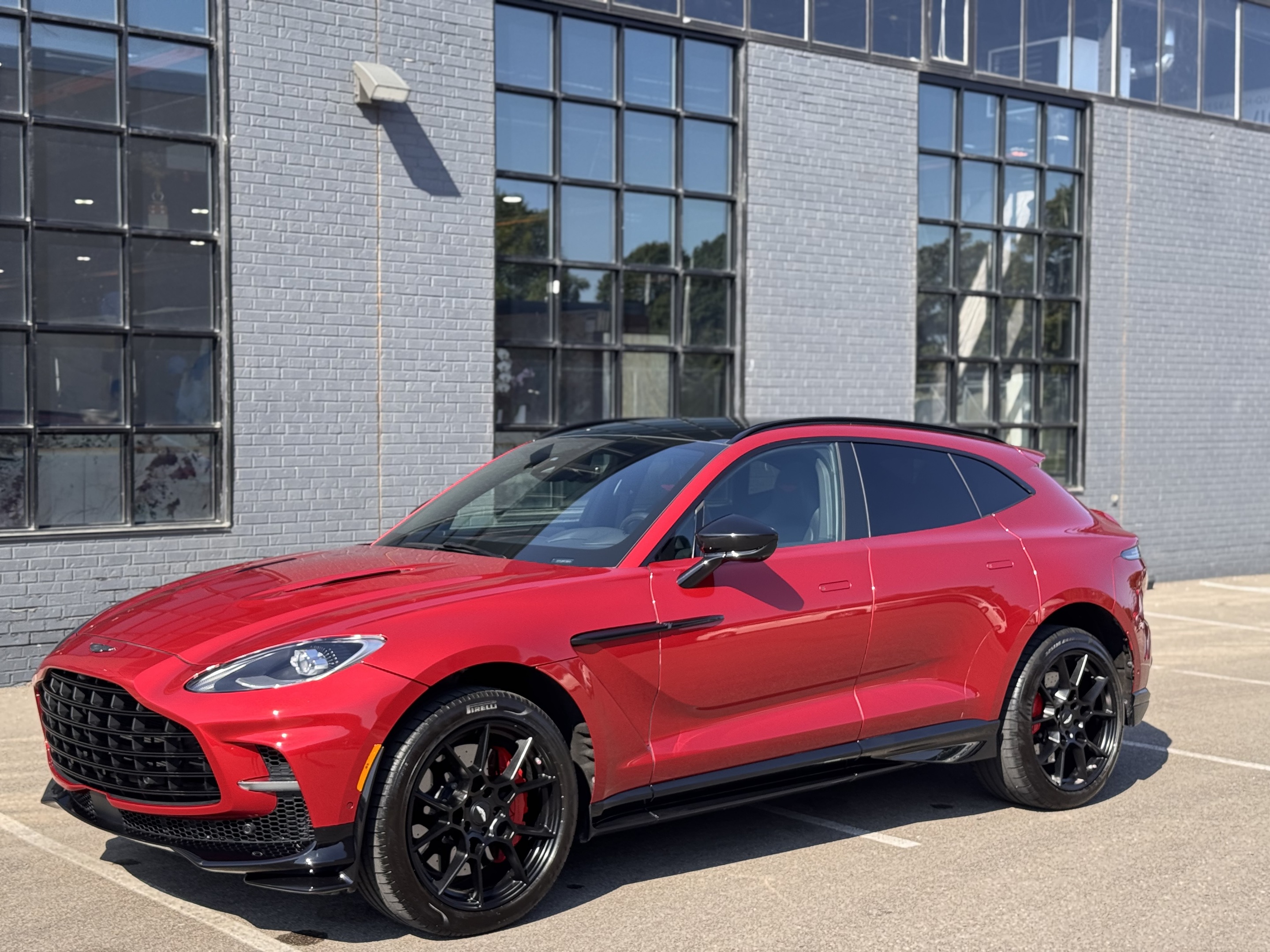 Aston Martin DBX 2023