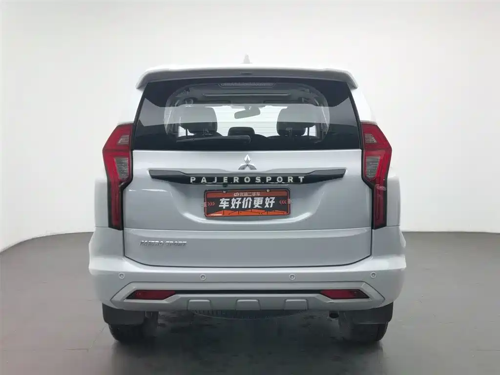 Mitsubishi Pajero 2020