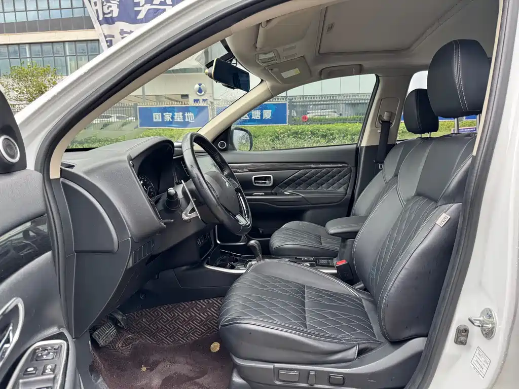 Mitsubishi Outlander 2021