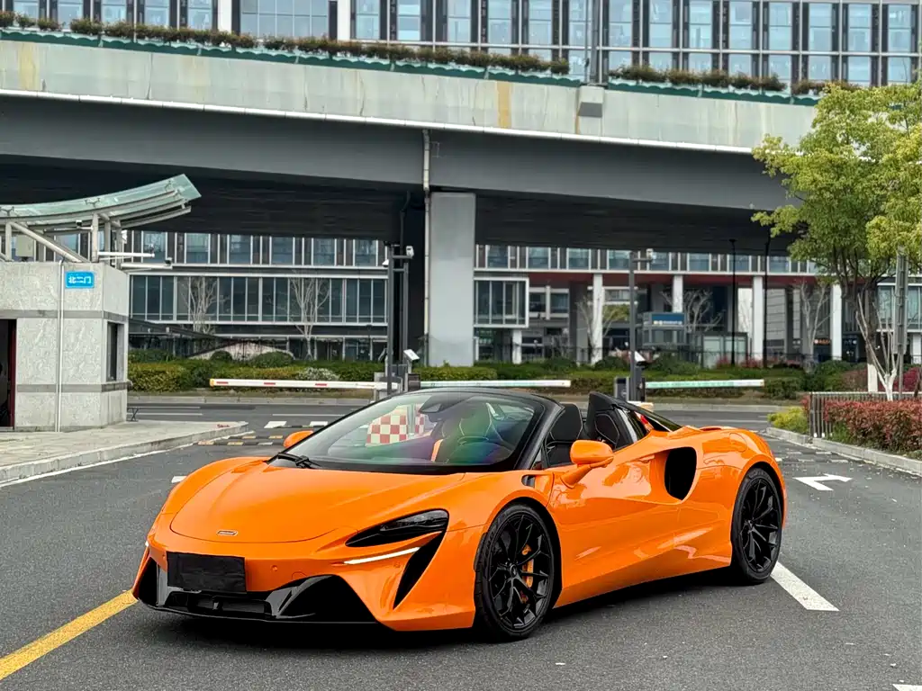 McLaren Artura 2024