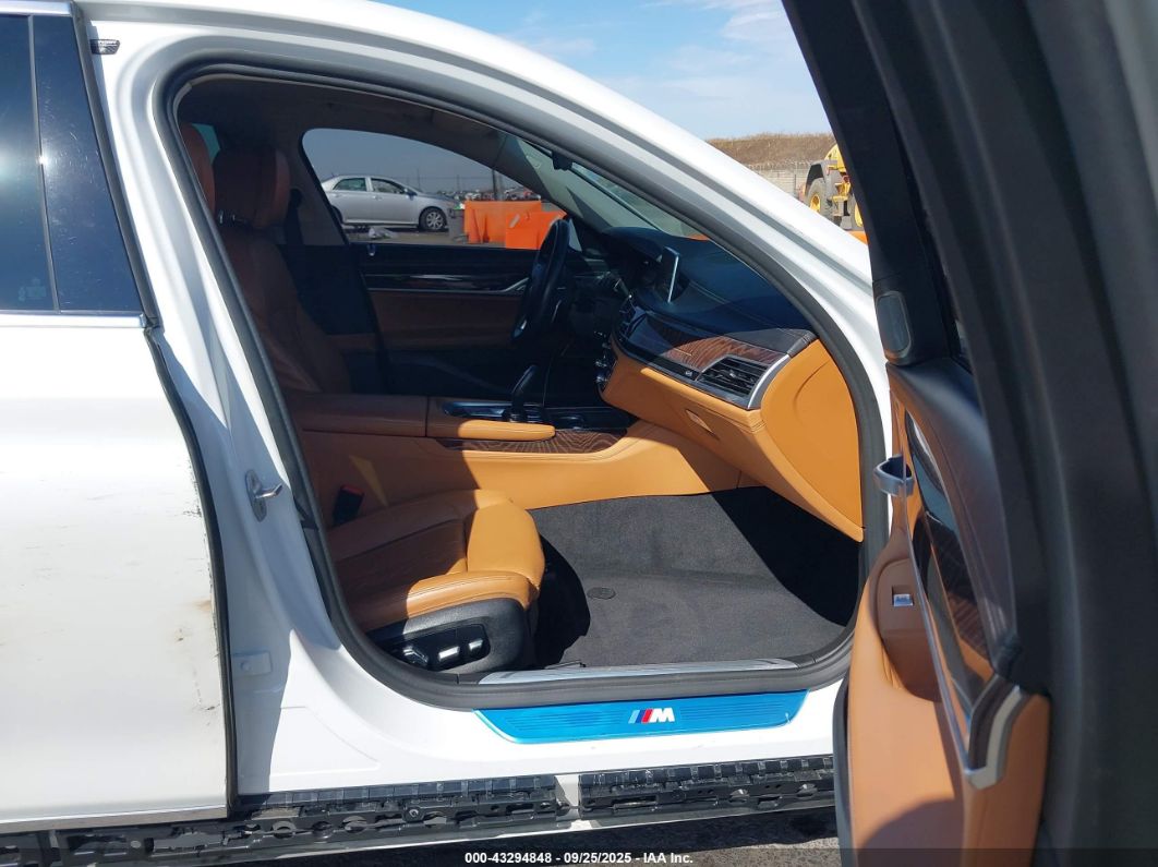 BMW 7 серии 2021