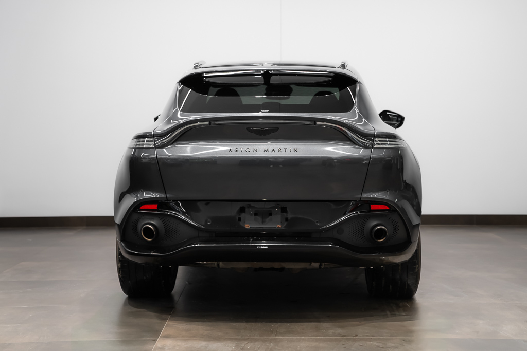 Aston Martin DBX 2021
