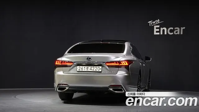 Lexus LS 2023