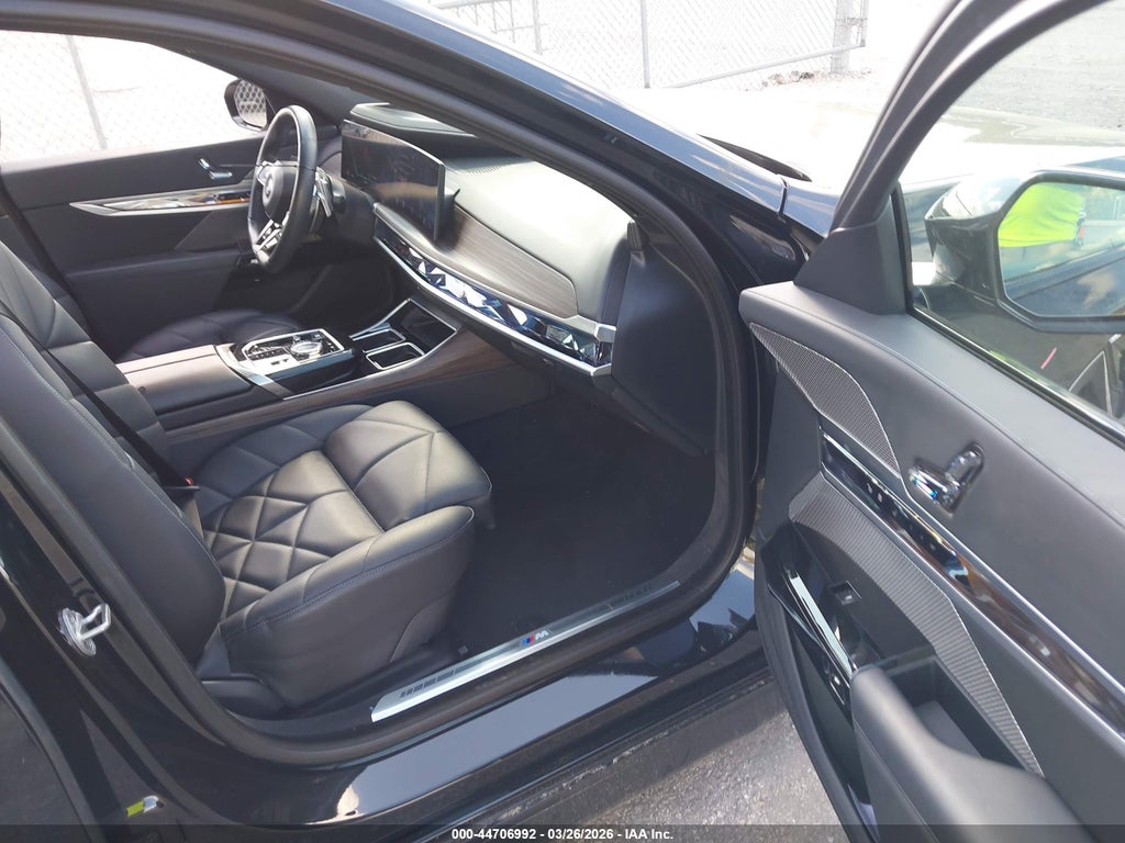 BMW 740 2023