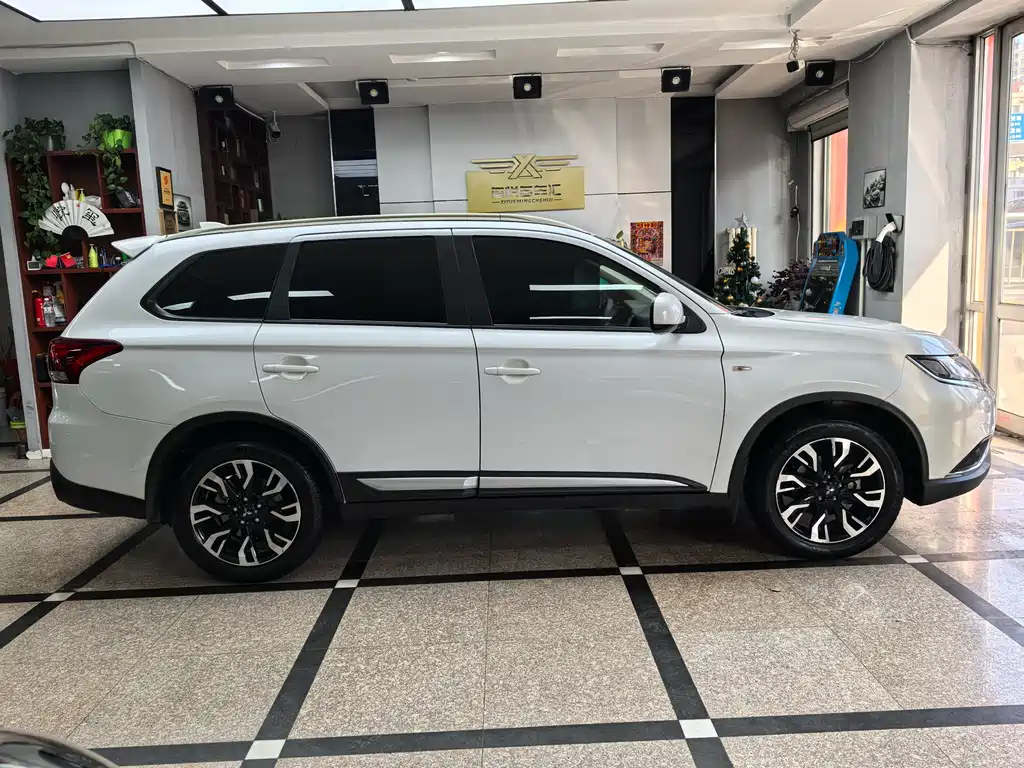 Mitsubishi Outlander 2021