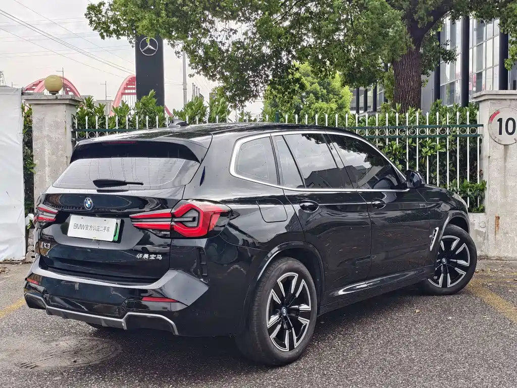 BMW iX3 2023