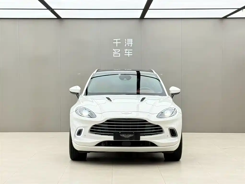 Aston Martin DBX 2023