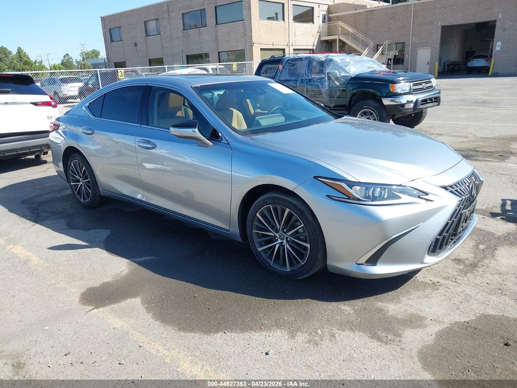 Lexus ES 2022