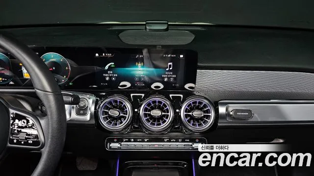 Mercedes-Benz GLB 2021