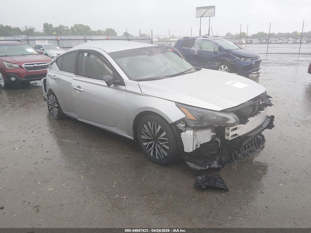 Nissan Altima 2024
