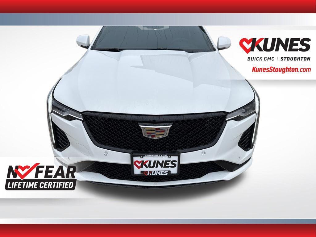 Cadillac CT4-V 2025