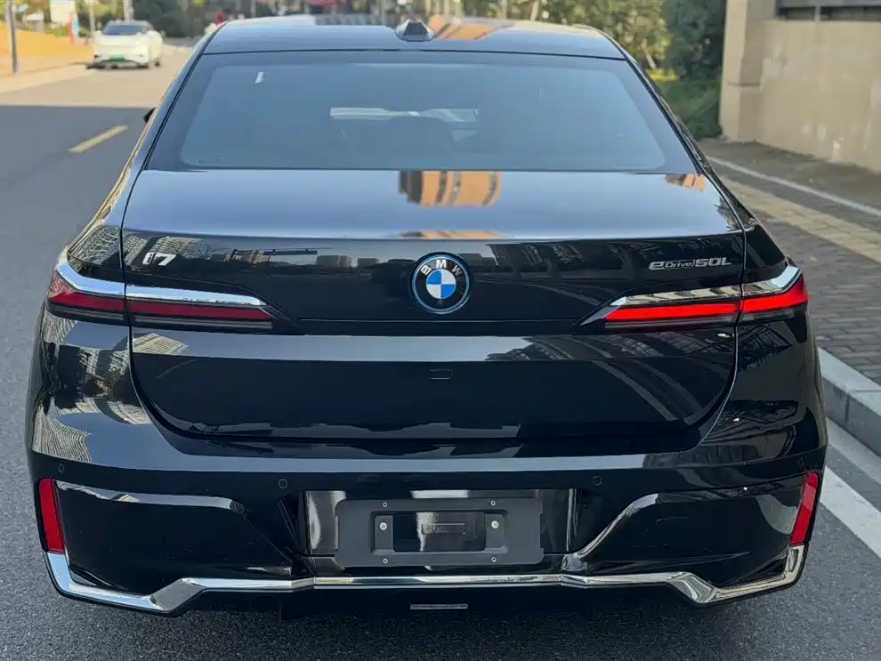 BMW i7 2024