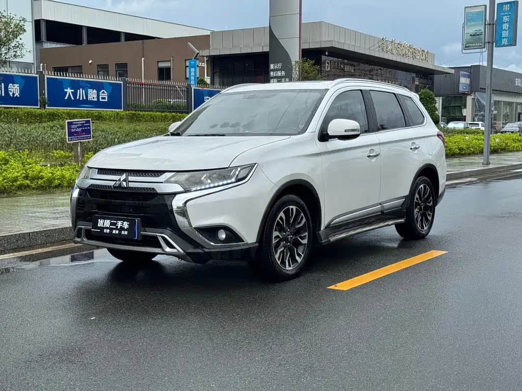 Mitsubishi Outlander 2021
