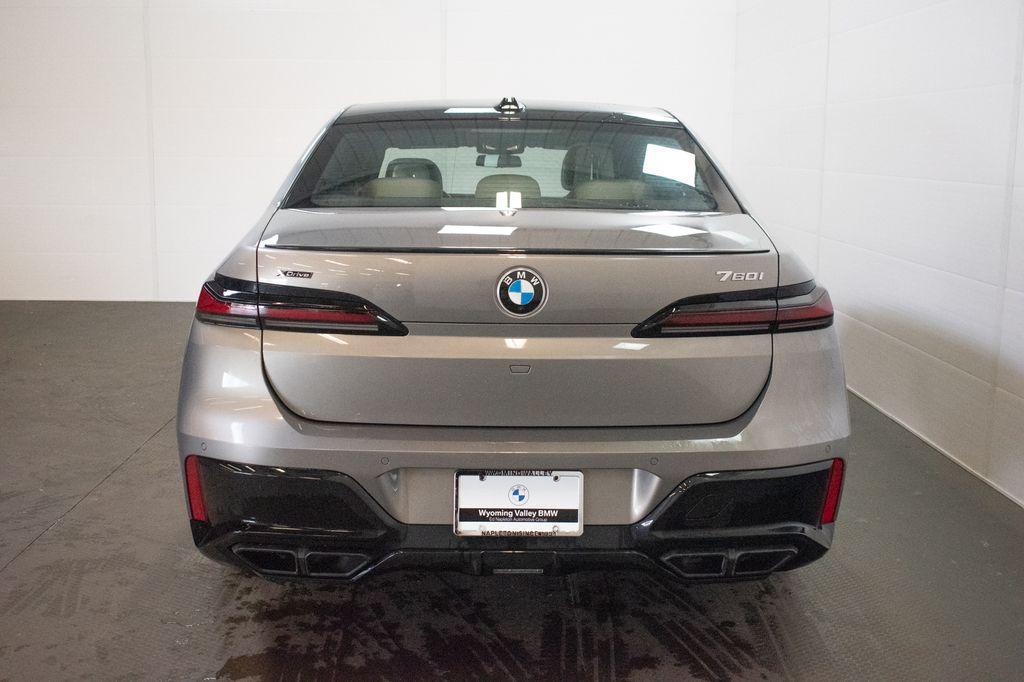 BMW 760 2023