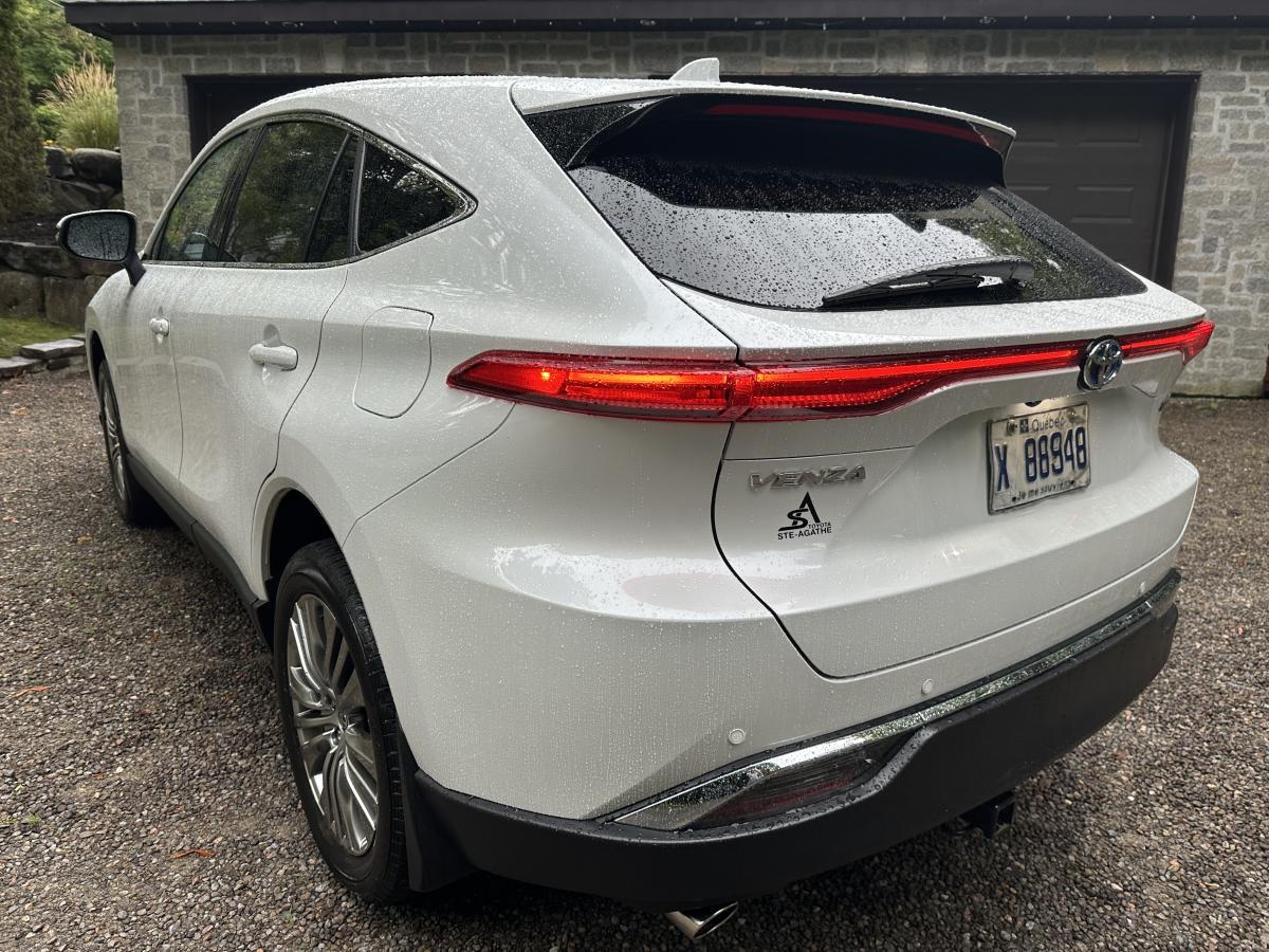 Toyota Venza 2023