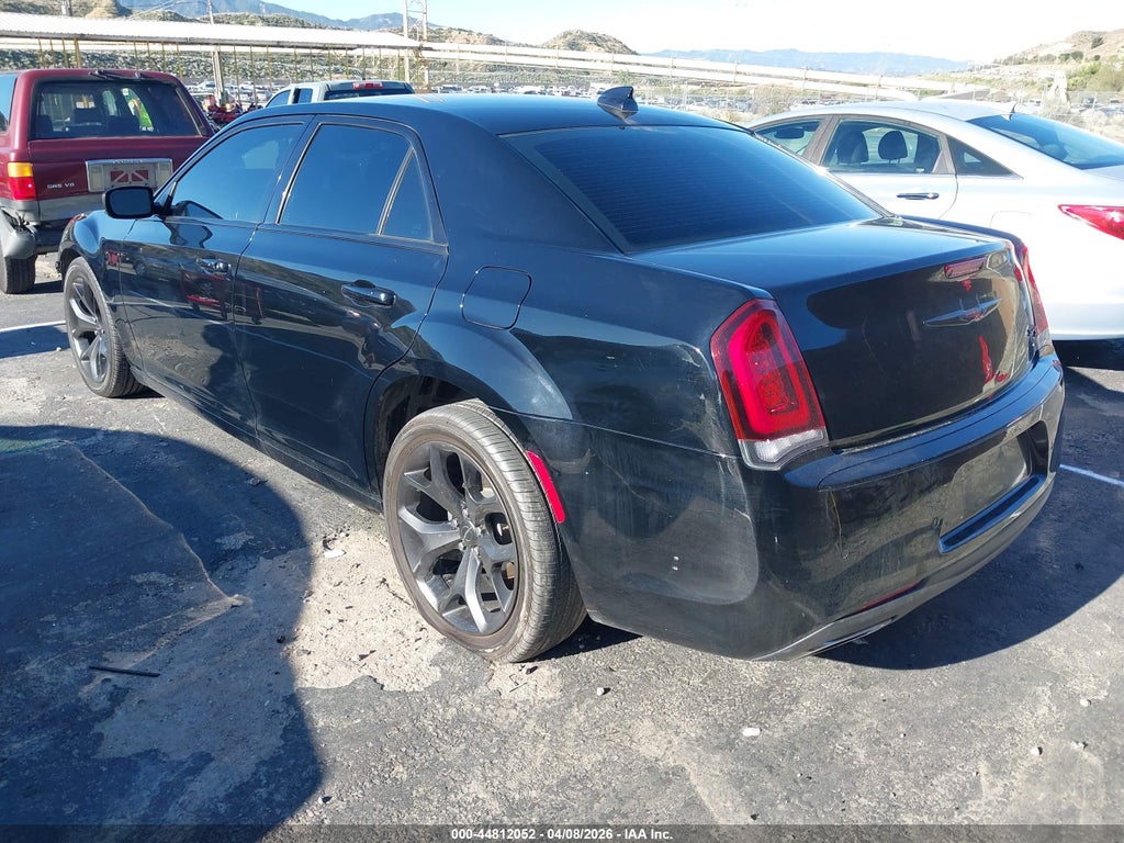 Chrysler 300 2021
