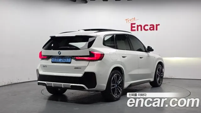 BMW iX1 2025