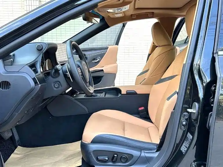 Lexus ES 2023